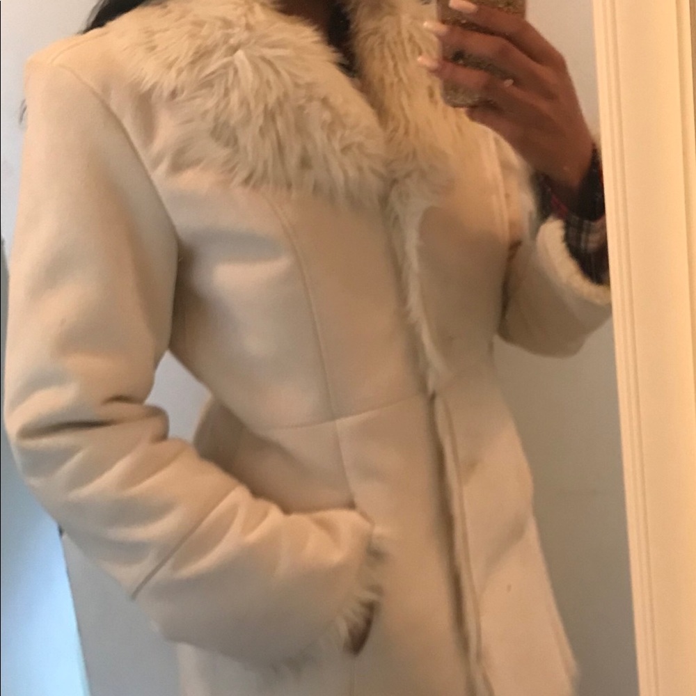 Glamorous Ivory Faux-Fur Coat🧥!